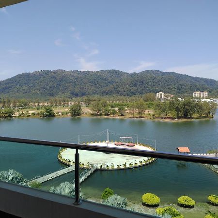 Marina Island Couple Home Stay Lumut Exterior photo