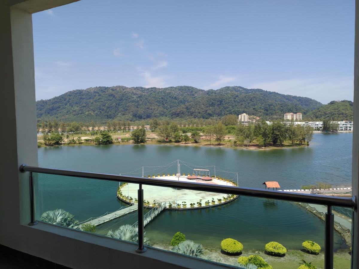 Marina Island Couple Home Stay Lumut Exterior photo