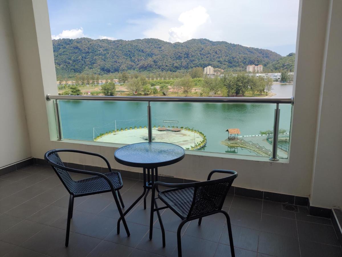 Marina Island Couple Home Stay Lumut Exterior photo